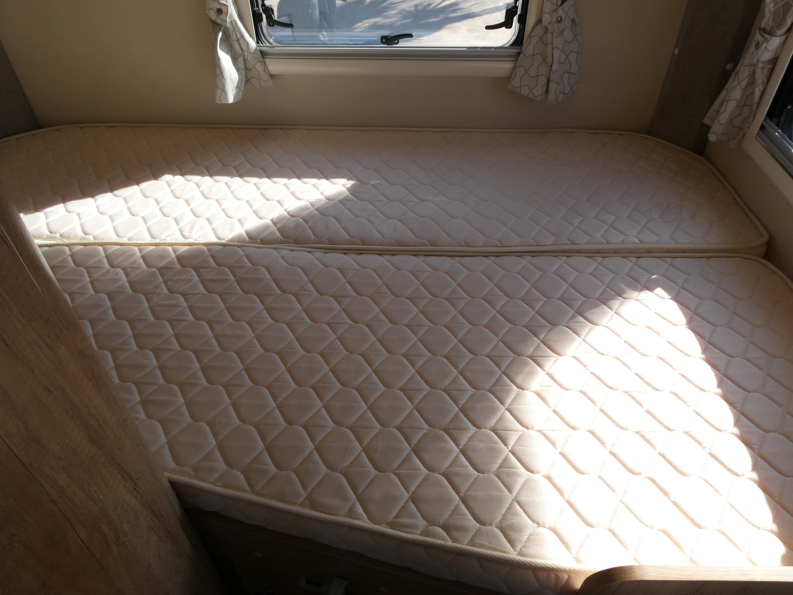 キャンピングカー キャブコン ﾅｯﾂRV　ｸﾚｱ　5.3W　ｴﾎﾞﾘｭｰｼｮﾝ　4WD