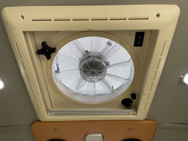 キャンピングカー バンコン ﾊｲｴｰｽ OMC 銀河 家庭用ｴｱｺﾝ ﾘﾁｳﾑ