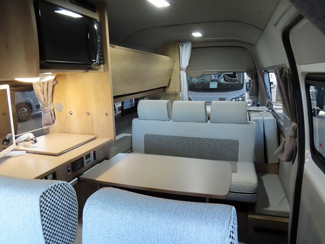 キャンピングカー バンコン ﾊｲｴｰｽ ﾅｯﾂRV ﾗﾃﾞｨｯｼｭ 4WD