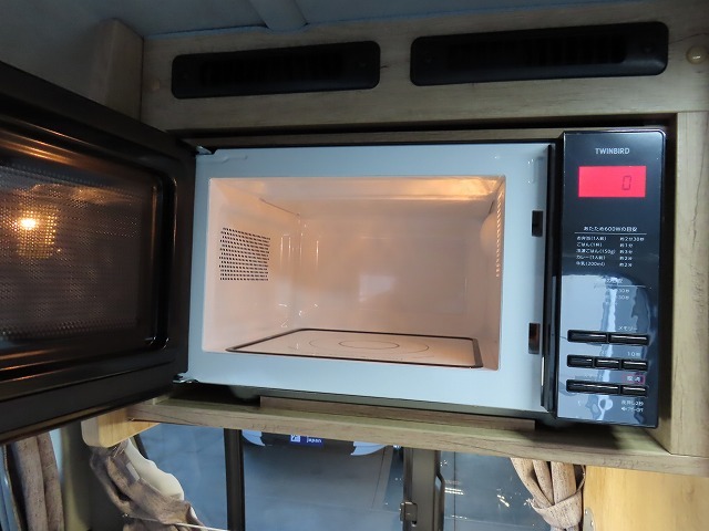 キャンピングカー バンコン ﾊｲｴｰｽ ﾅｯﾂRV ﾗﾃﾞｨｯｼｭ 4WD