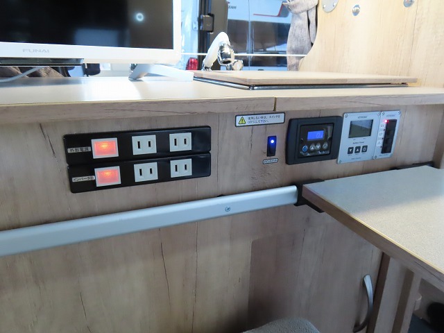 キャンピングカー バンコン ﾊｲｴｰｽ ﾅｯﾂRV ﾗﾃﾞｨｯｼｭ 4WD