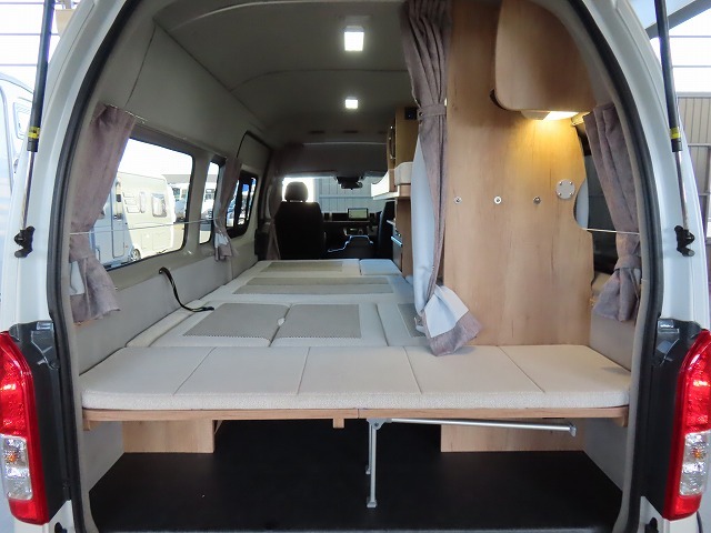 キャンピングカー バンコン ﾊｲｴｰｽ ﾅｯﾂRV ﾗﾃﾞｨｯｼｭ 4WD