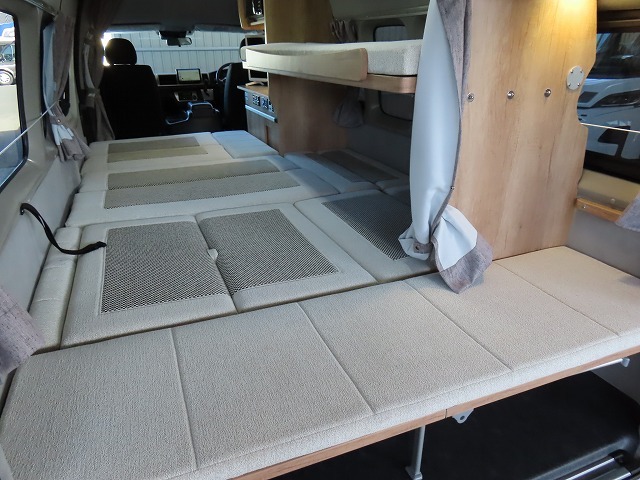 キャンピングカー バンコン ﾊｲｴｰｽ ﾅｯﾂRV ﾗﾃﾞｨｯｼｭ 4WD