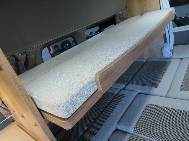 キャンピングカー バンコン ﾊｲｴｰｽ ﾅｯﾂRV ﾗﾃﾞｨｯｼｭ 4WD