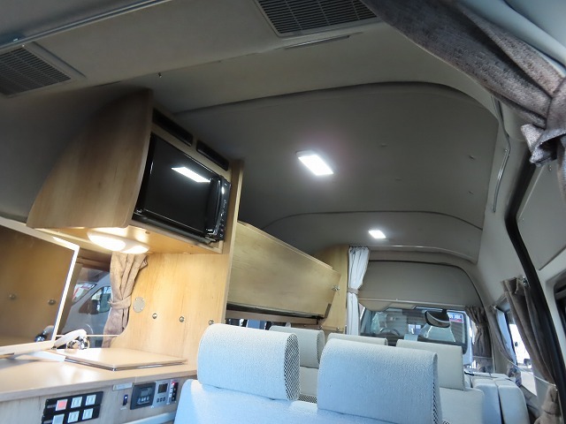 キャンピングカー バンコン ﾊｲｴｰｽ ﾅｯﾂRV ﾗﾃﾞｨｯｼｭ 4WD