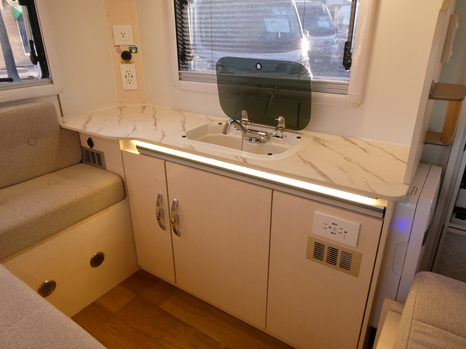 キャンピングカー 軽キャンパー JPｽﾀｰ　ﾊｯﾋﾟｰ1+　4WD　DCｸｰﾗｰ　ﾘﾁｳﾑ