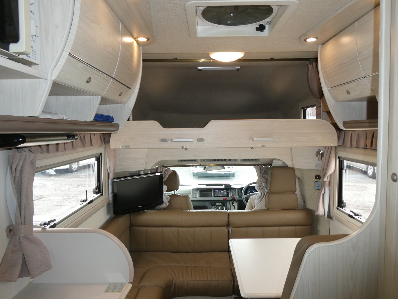 キャンピングカー キャブコン ﾌｧﾝﾙｰﾁｪ　ﾊﾟﾀｺﾞﾆｱｽﾀｰﾘﾝｸﾞ　4WD　家AC　FF