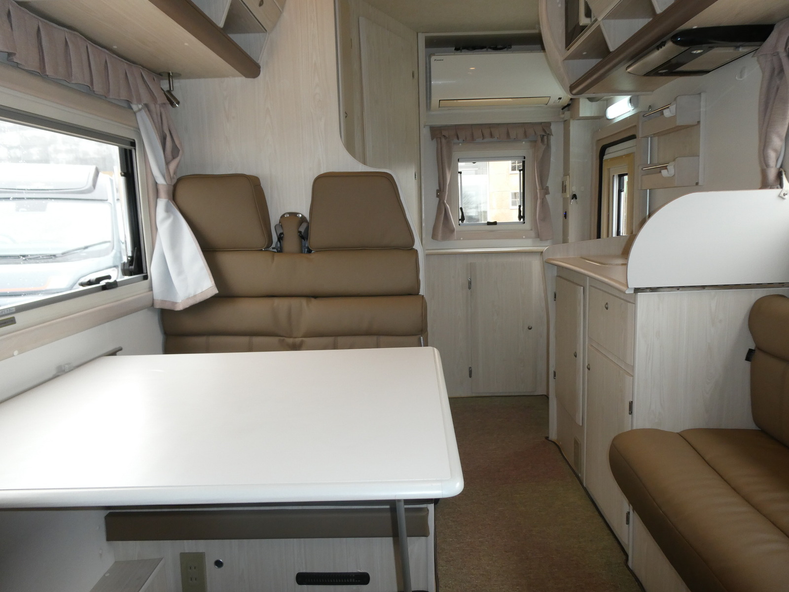 キャンピングカー キャブコン ﾌｧﾝﾙｰﾁｪ　ﾊﾟﾀｺﾞﾆｱｽﾀｰﾘﾝｸﾞ　4WD　家AC　FF