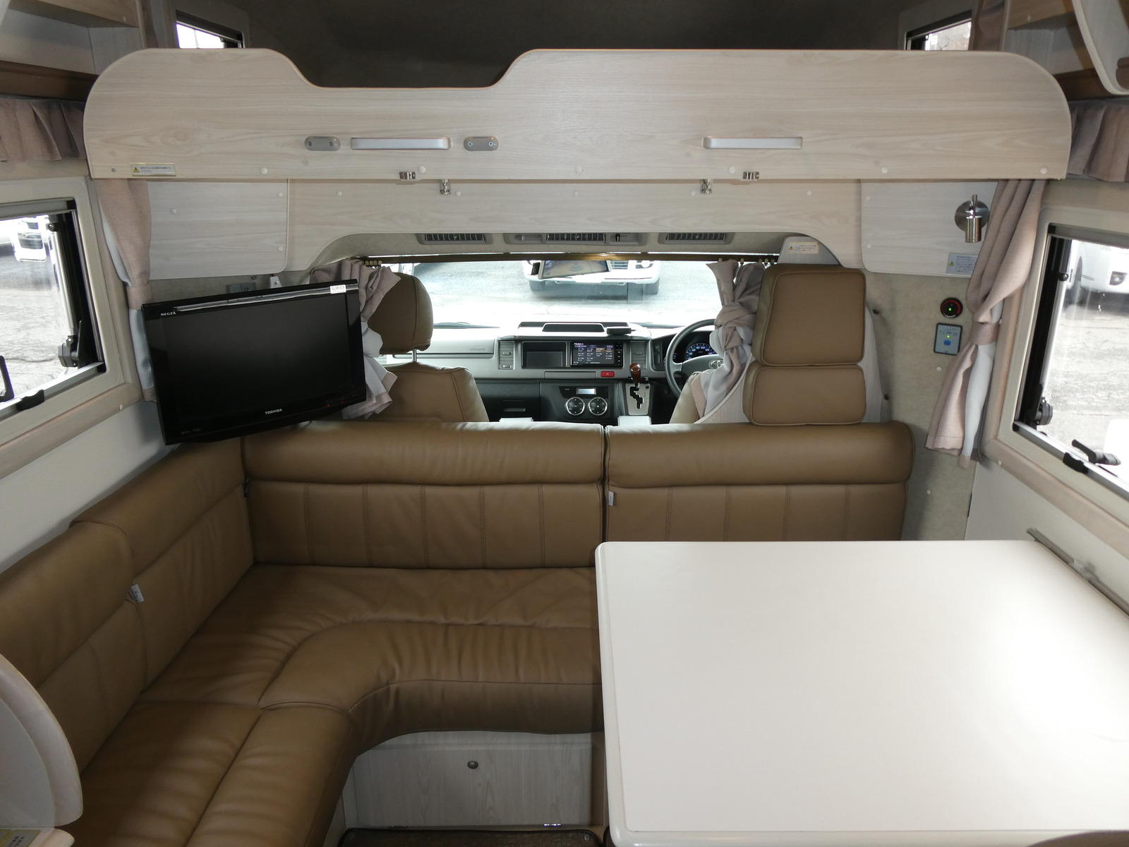 キャンピングカー キャブコン ﾌｧﾝﾙｰﾁｪ　ﾊﾟﾀｺﾞﾆｱｽﾀｰﾘﾝｸﾞ　4WD　家AC　FF