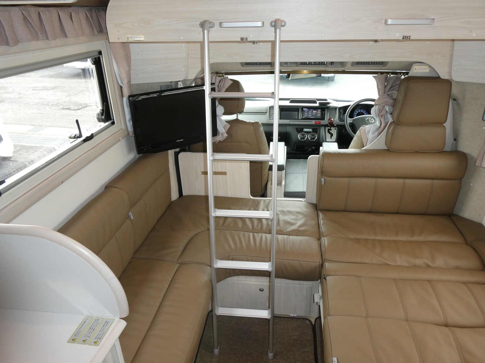 キャンピングカー キャブコン ﾌｧﾝﾙｰﾁｪ　ﾊﾟﾀｺﾞﾆｱｽﾀｰﾘﾝｸﾞ　4WD　家AC　FF