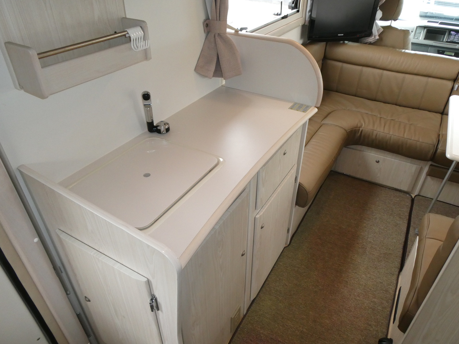 キャンピングカー キャブコン ﾌｧﾝﾙｰﾁｪ　ﾊﾟﾀｺﾞﾆｱｽﾀｰﾘﾝｸﾞ　4WD　家AC　FF