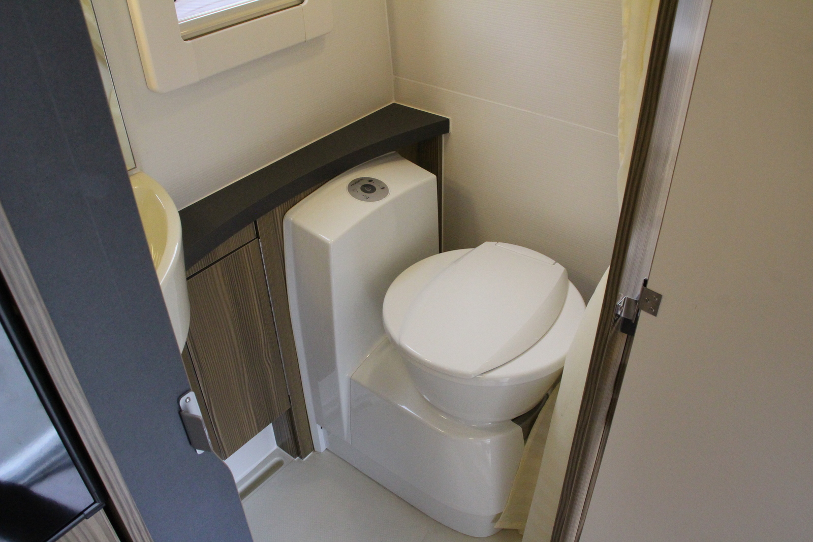 キャンピングカー キャブコン ｶﾑﾛｰﾄﾞ ﾊﾞﾝﾃｯｸ ｼﾞﾙ ｲﾘｽ 4WD