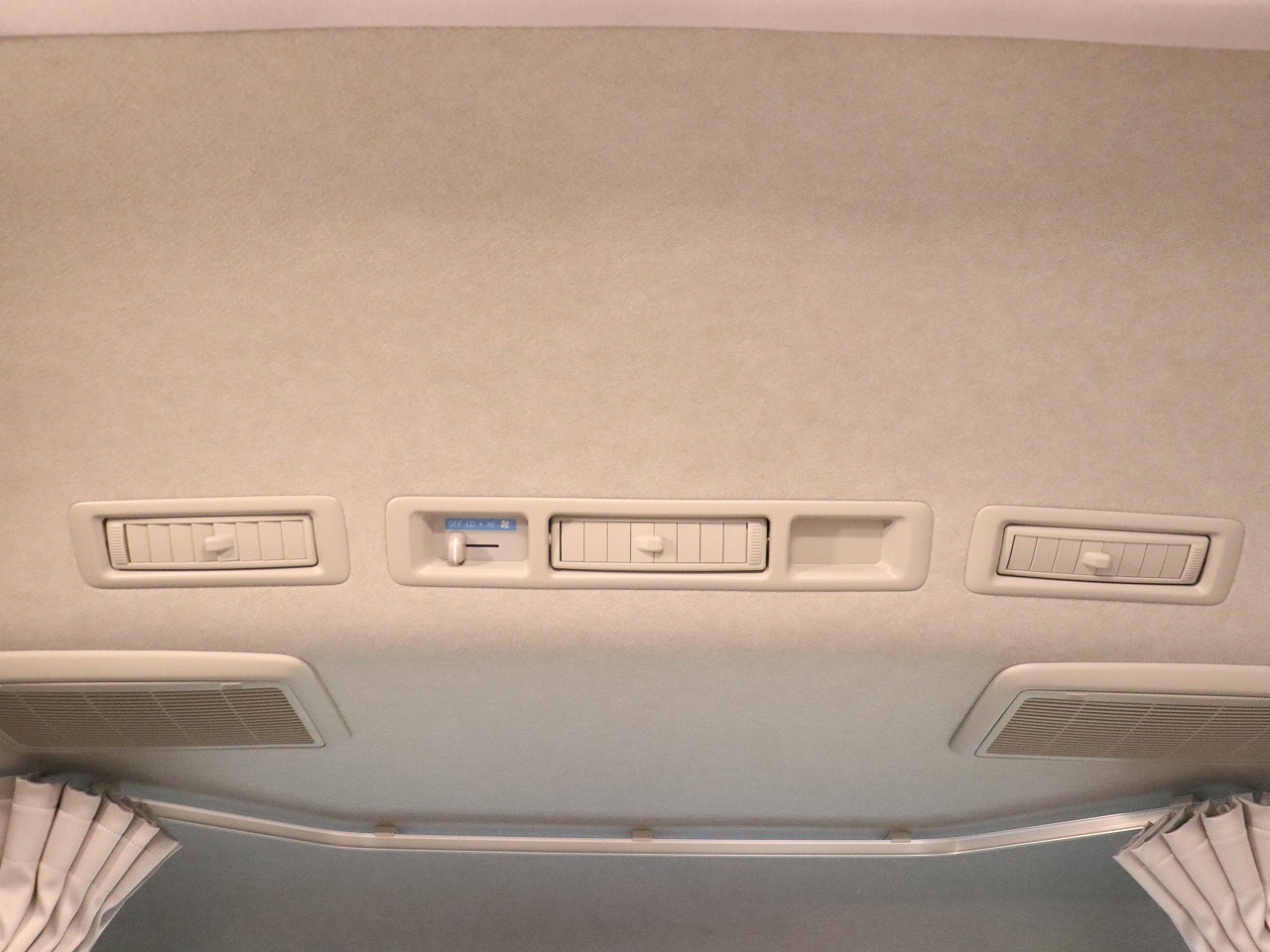 キャンピングカー バンコン ﾊｲｴｰｽ FOCS ﾘﾍﾞﾙﾀ 4WD　FF　DT