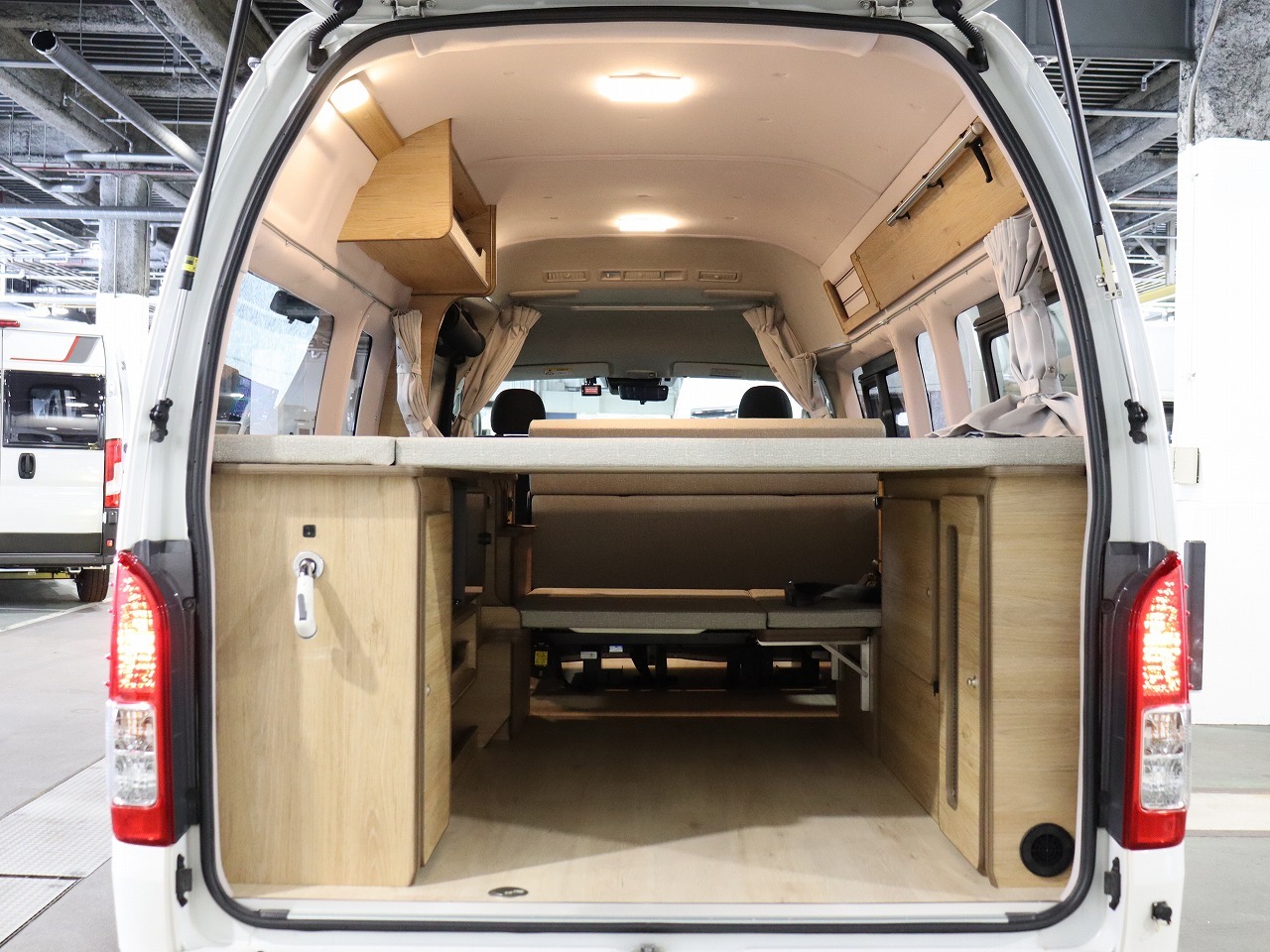 キャンピングカー バンコン ﾊｲｴｰｽ FOCS ﾘﾍﾞﾙﾀ 4WD　FF　DT