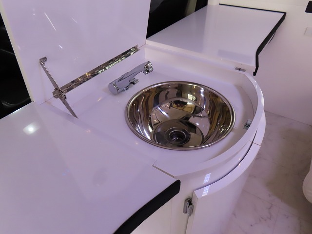 キャンピングカー バンコン ﾊｲｴｰｽ ｾｶﾝﾄﾞﾊｳｽ ｳｲﾝｸﾞｽﾌﾟﾚﾐｱﾑ