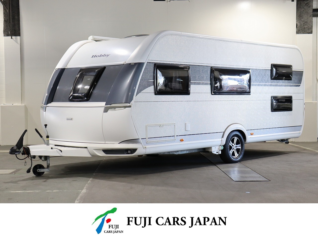 キャンピングカー トレーラー ホビー 545KMF　ガスFF　家庭用エアコン　2段ベッド
