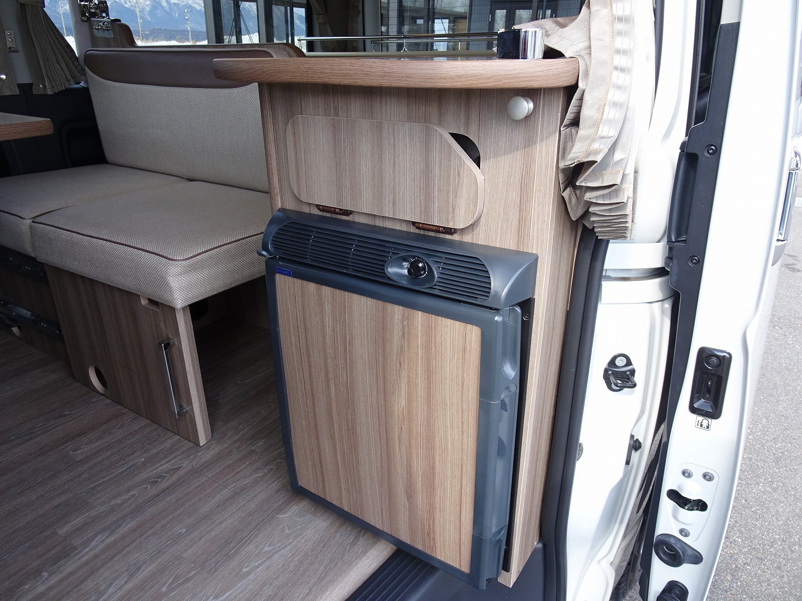 キャンピングカー バンコン ﾊｲｴｰｽ ｶｽﾀﾑｾﾚｸﾄ ﾛｰﾄﾞｾﾚｸﾄWM 4WD