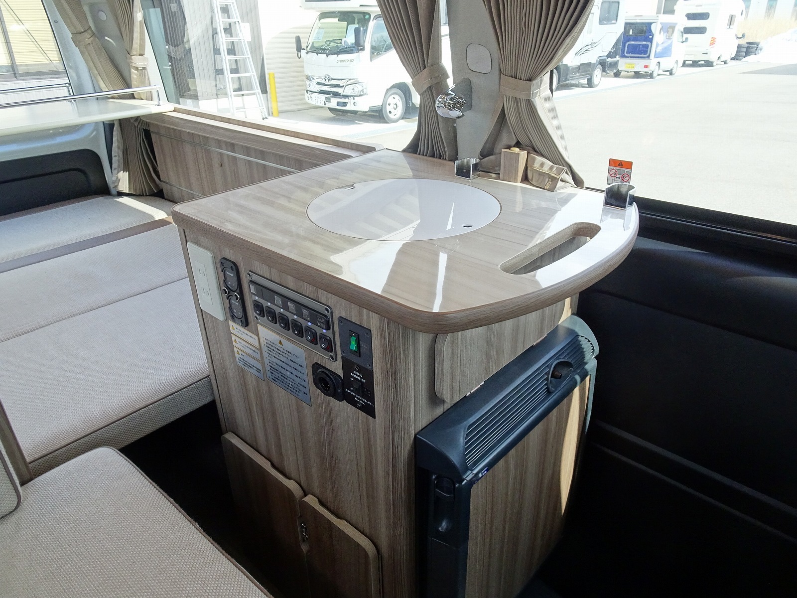 キャンピングカー バンコン ﾊｲｴｰｽ ｶｽﾀﾑｾﾚｸﾄ ﾛｰﾄﾞｾﾚｸﾄWM 4WD