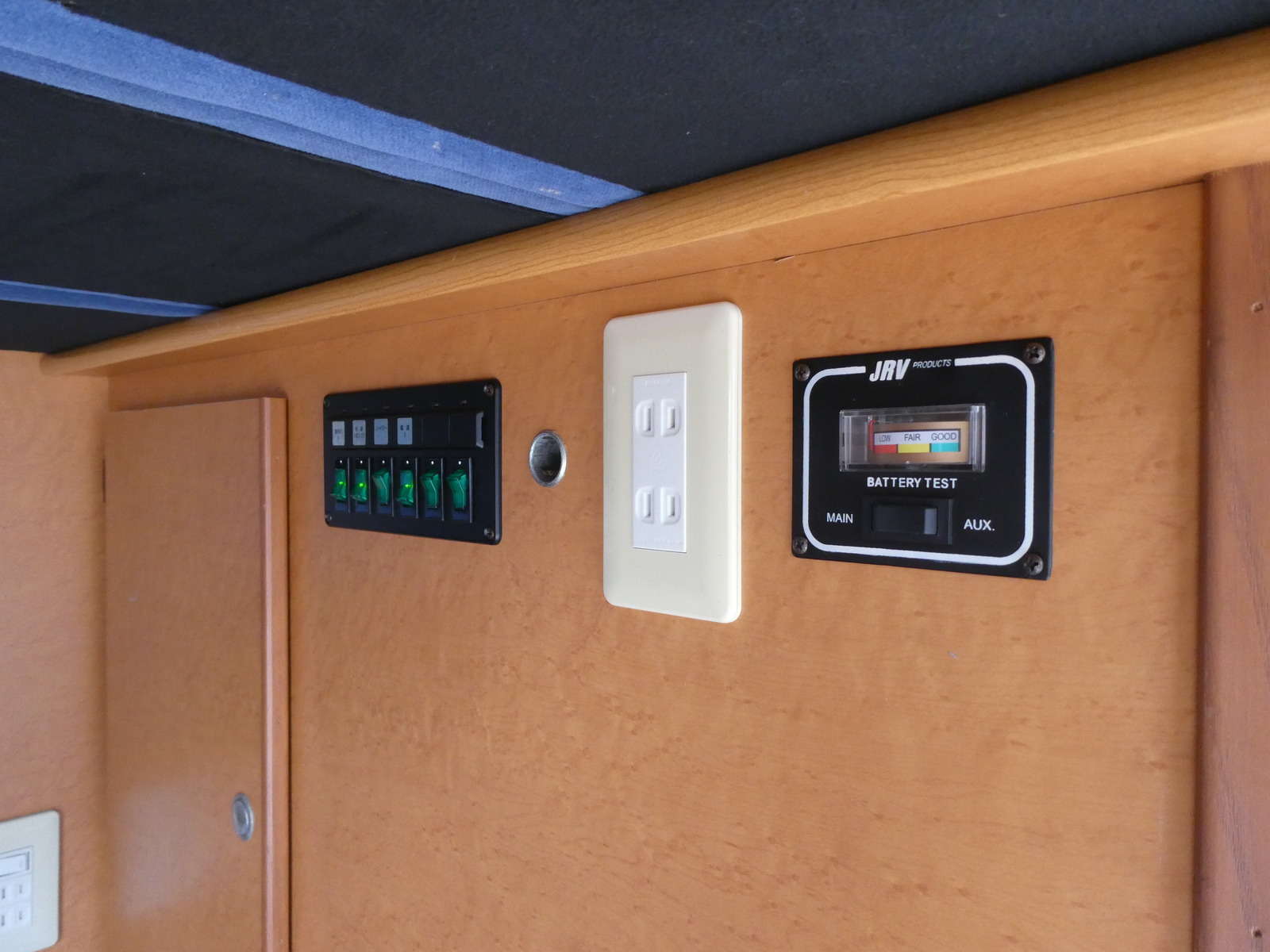 キャンピングカー バンコン OMC　ﾂｱｰｽﾞﾜｲﾄﾞ　走行充電　外部電源