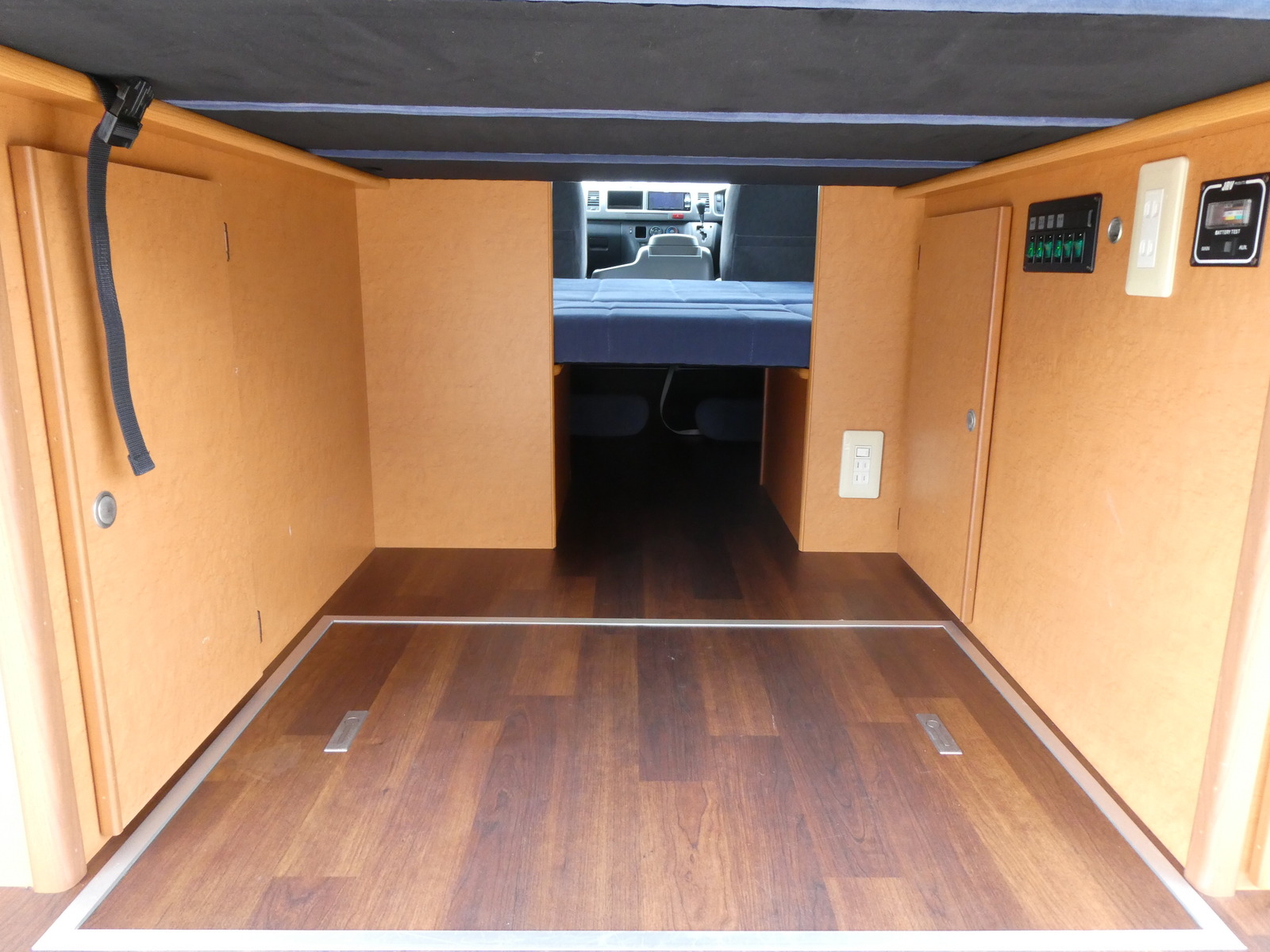 キャンピングカー バンコン OMC　ﾂｱｰｽﾞﾜｲﾄﾞ　走行充電　外部電源