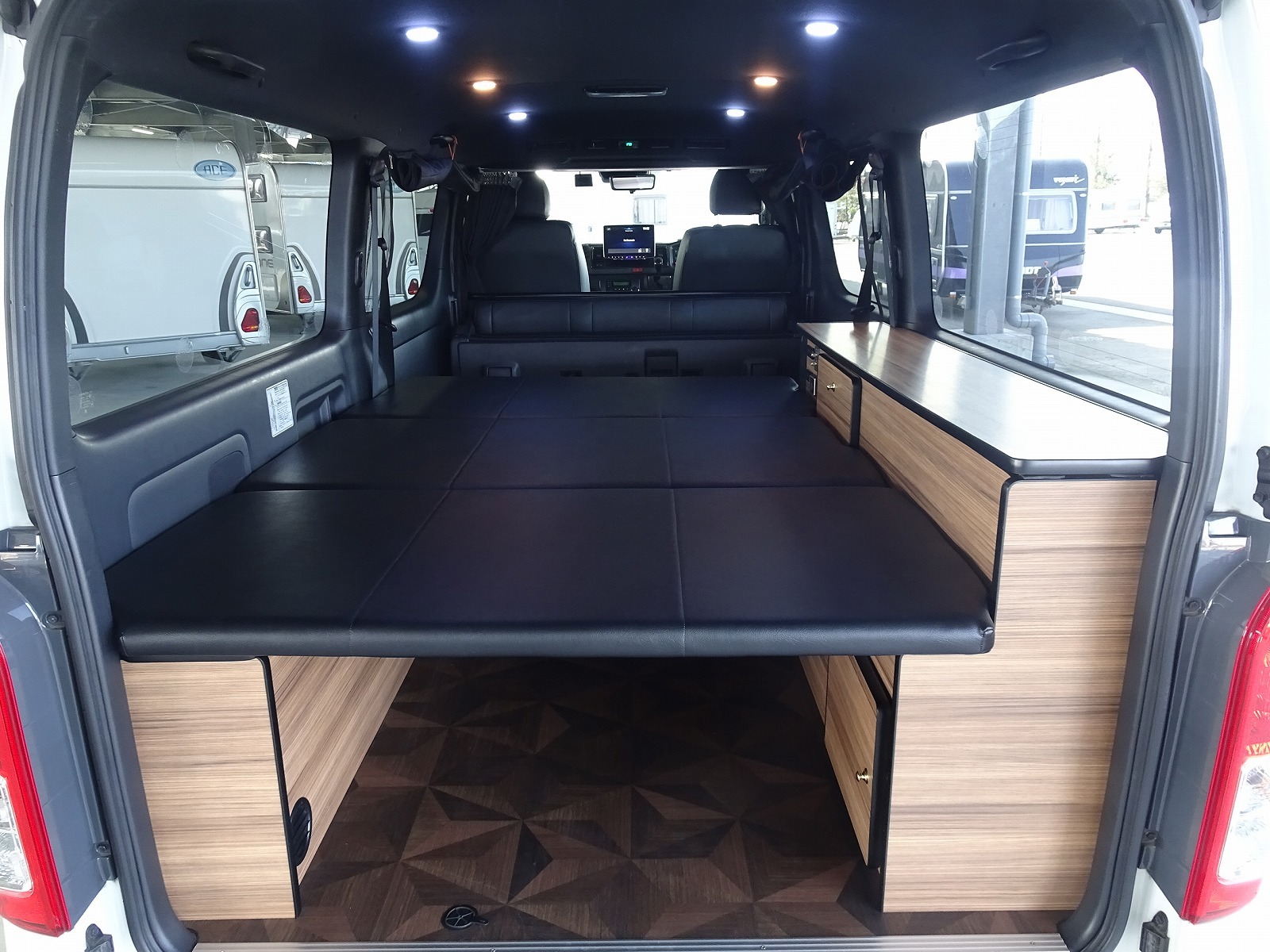 キャンピングカー バンコン ﾊｲｴｰｽ ｶｰﾗｲﾌｵｰﾄ製ｵﾘｼﾞﾅﾙ ﾘﾁｳﾑ 4WD