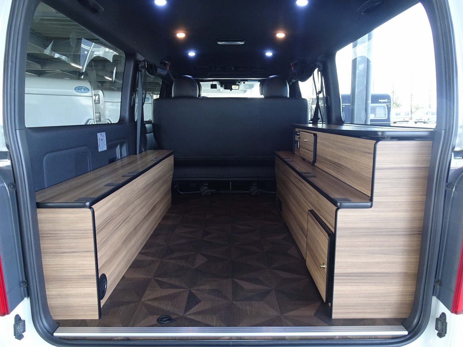 キャンピングカー バンコン ﾊｲｴｰｽ ｶｰﾗｲﾌｵｰﾄ製ｵﾘｼﾞﾅﾙ ﾘﾁｳﾑ 4WD