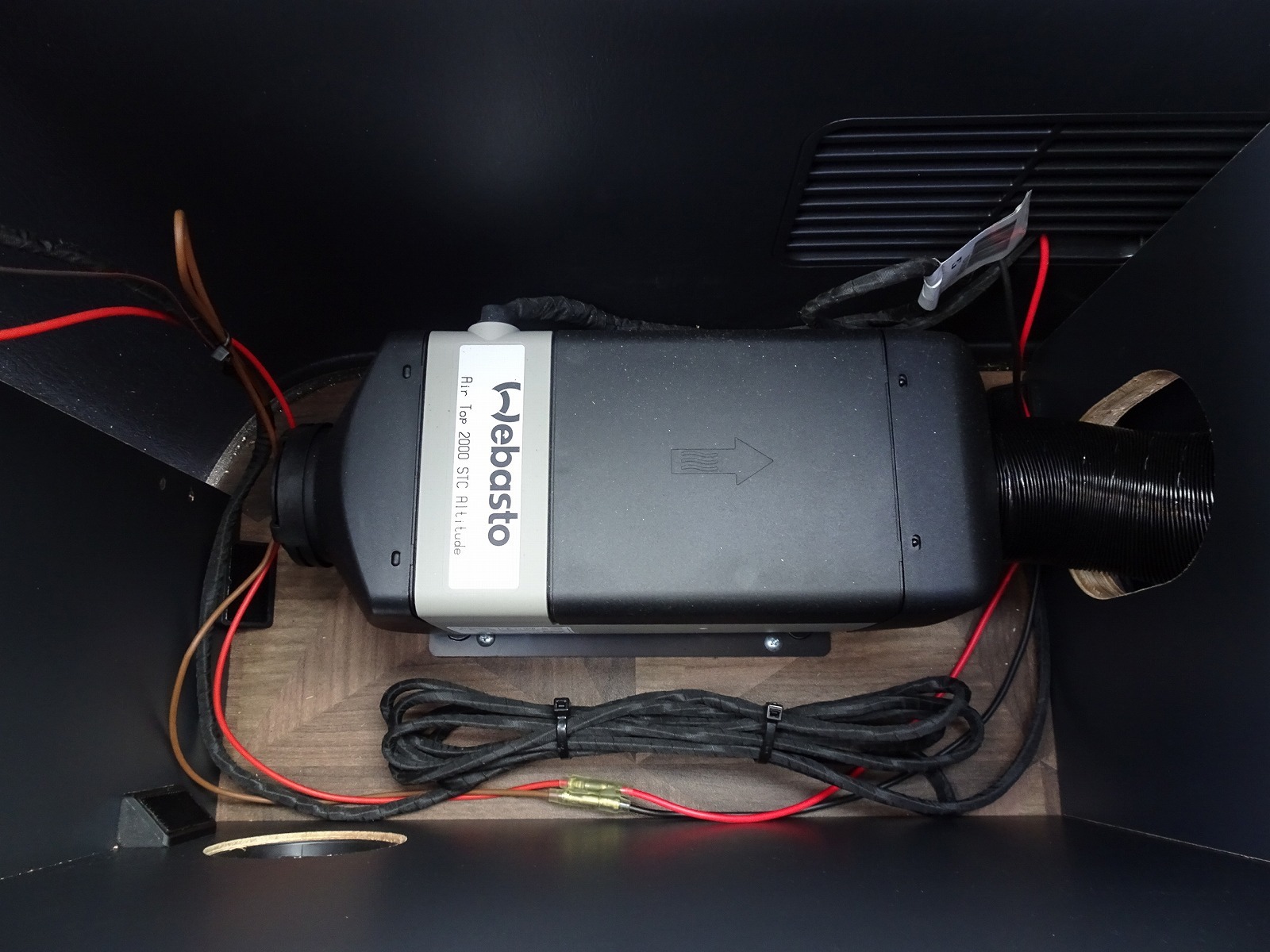 キャンピングカー バンコン ﾊｲｴｰｽ ｶｰﾗｲﾌｵｰﾄ製ｵﾘｼﾞﾅﾙ ﾘﾁｳﾑ 4WD