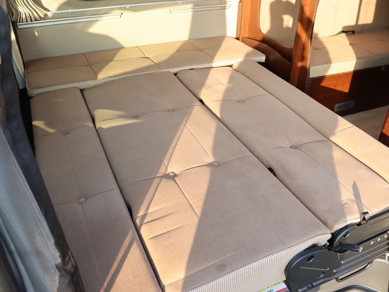 キャンピングカー バンコン ﾊｲｴｰｽ ﾋﾞｰｸﾙ ﾍﾞｯｾﾙJ 4WDDT