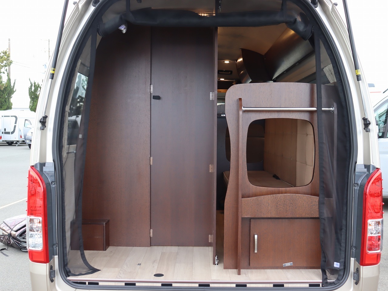 キャンピングカー バンコン ﾊｲｴｰｽ ﾋﾞｰｸﾙ ﾍﾞｯｾﾙJ 4WDDT