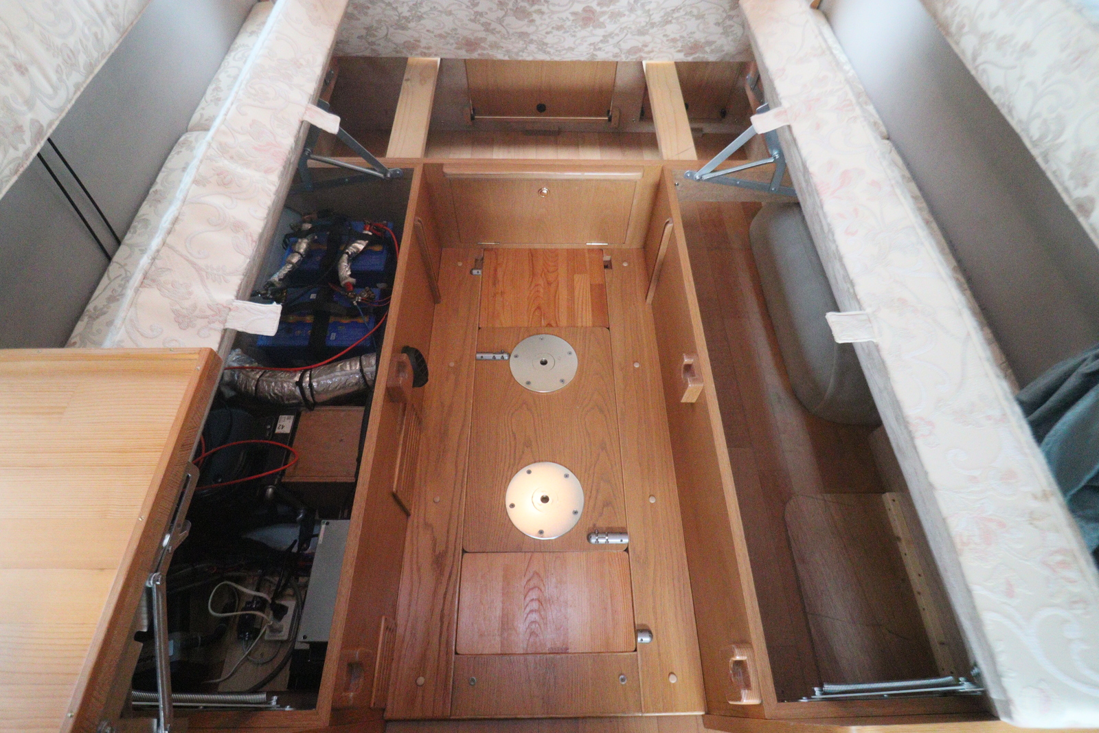 キャンピングカー バンコン ﾊｲｴｰｽ ｶﾄｰﾓｰﾀｰ ﾛﾝｸﾞﾄﾚｲﾝ 4WD