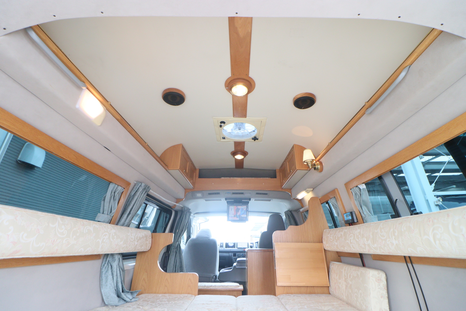 キャンピングカー バンコン ﾊｲｴｰｽ ｶﾄｰﾓｰﾀｰ ﾛﾝｸﾞﾄﾚｲﾝ 4WD