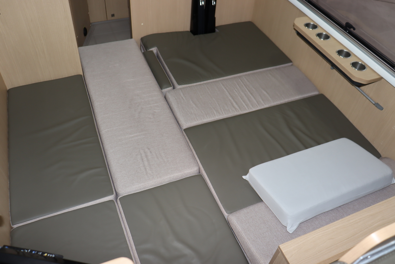 キャンピングカー キャブコン ｶﾑﾛｰﾄﾞ ﾊﾞﾝﾃｯｸｺﾙﾄﾞﾘｰﾌﾞｽ ｲﾘｽ 4WD