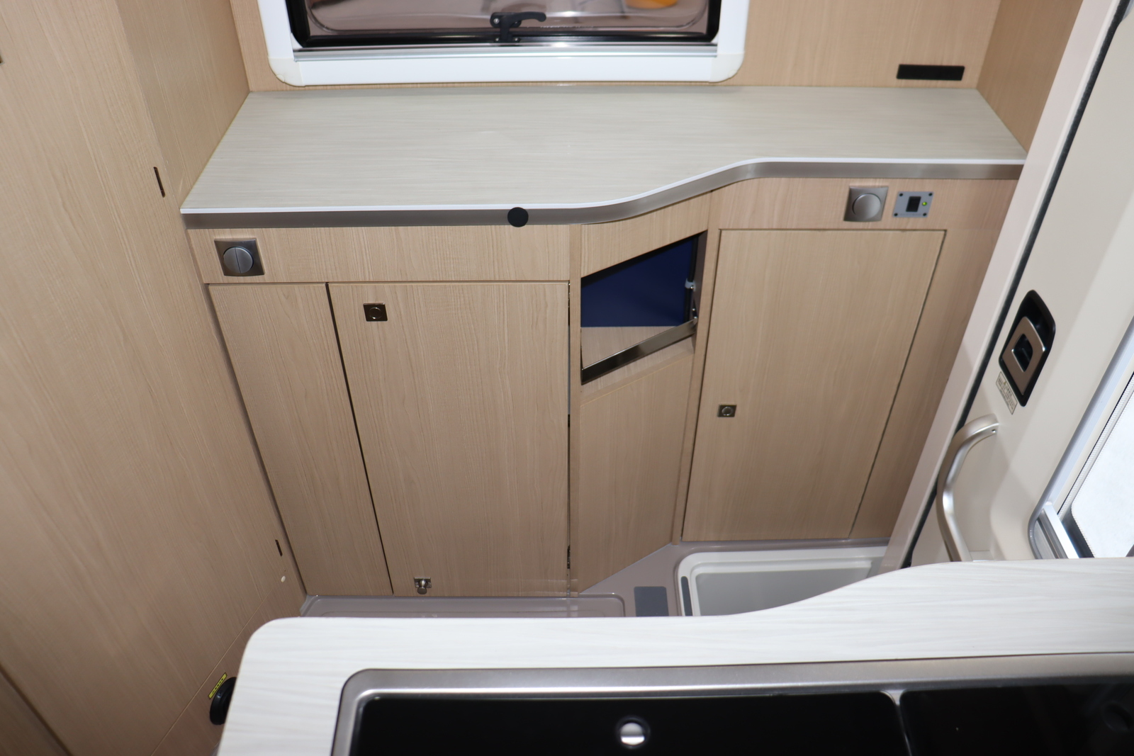 キャンピングカー キャブコン ｶﾑﾛｰﾄﾞ ﾊﾞﾝﾃｯｸｺﾙﾄﾞﾘｰﾌﾞｽ ｲﾘｽ 4WD