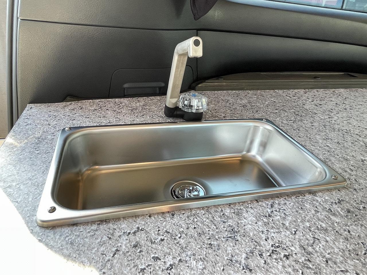 キャンピングカー バンコン ｳﾞｪﾙﾌｧｲｱ ｱｳﾄﾌﾟﾗｽ L型ﾚｲｱｳﾄ 事務室登録