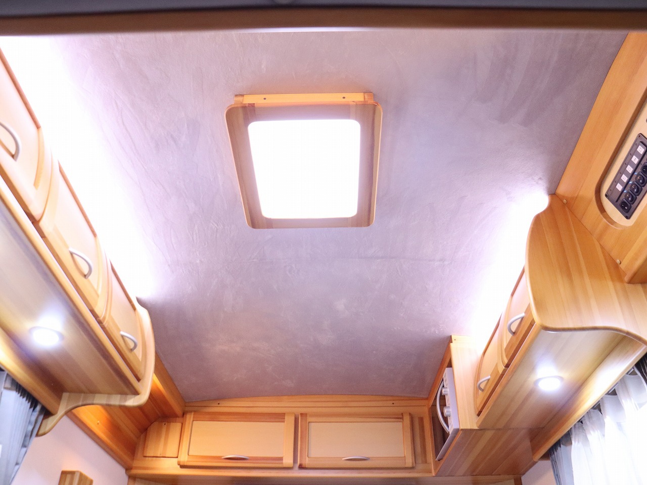 キャンピングカー キャブコン ﾀｳﾝｴｰｽ AtoZ ｱﾚﾝ 4WD　FF　ｲﾝﾊﾞｰﾀｰ