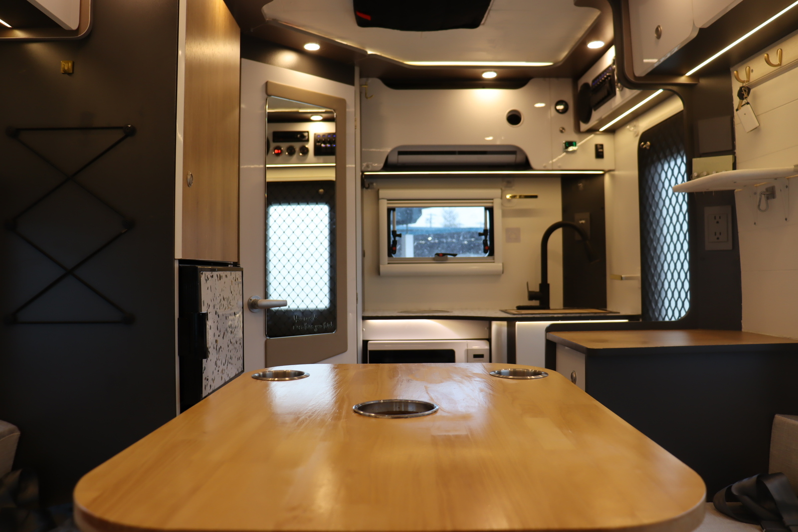 キャンピングカー キャブコン ﾀｳﾝｴｰｽ ｻﾝﾃﾞｲRV ｻﾝﾃﾞｲﾐﾄﾞﾙ