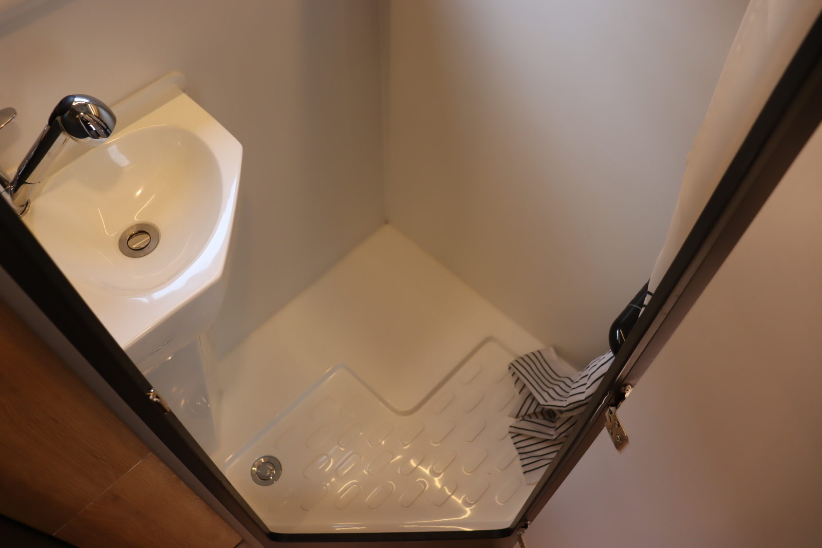 キャンピングカー キャブコン ﾀｳﾝｴｰｽ ｻﾝﾃﾞｲRV ｻﾝﾃﾞｲﾐﾄﾞﾙ