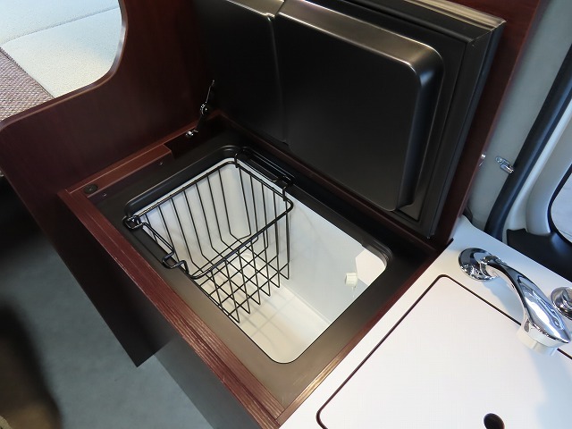 キャンピングカー バンコン ﾊｲｴｰｽ ﾅｯﾂRV ﾘｰｸⅡ FFﾋｰﾀｰ