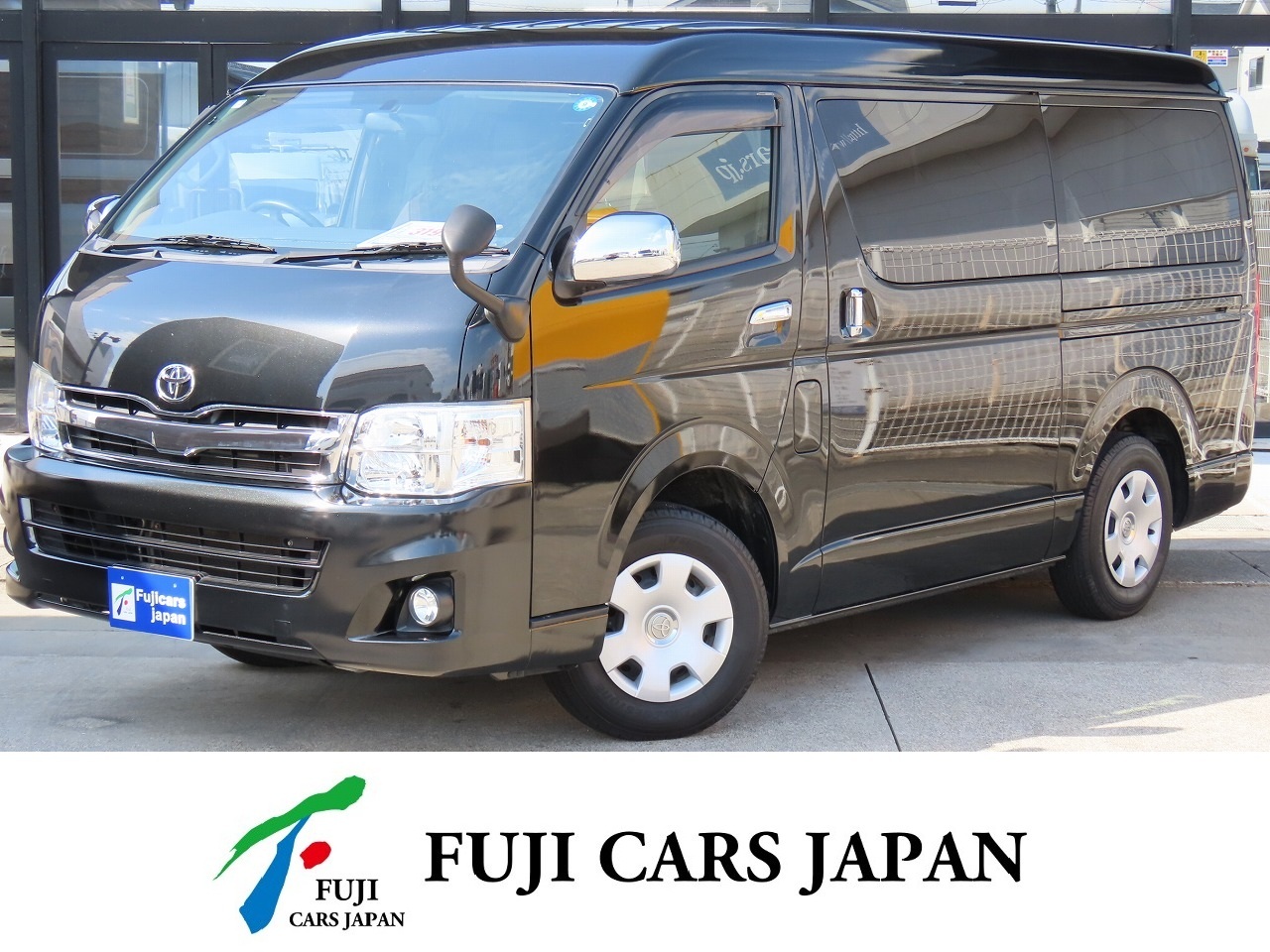 キャンピングカー バンコン ハイエース ナッツRV トライアルC　4WD
