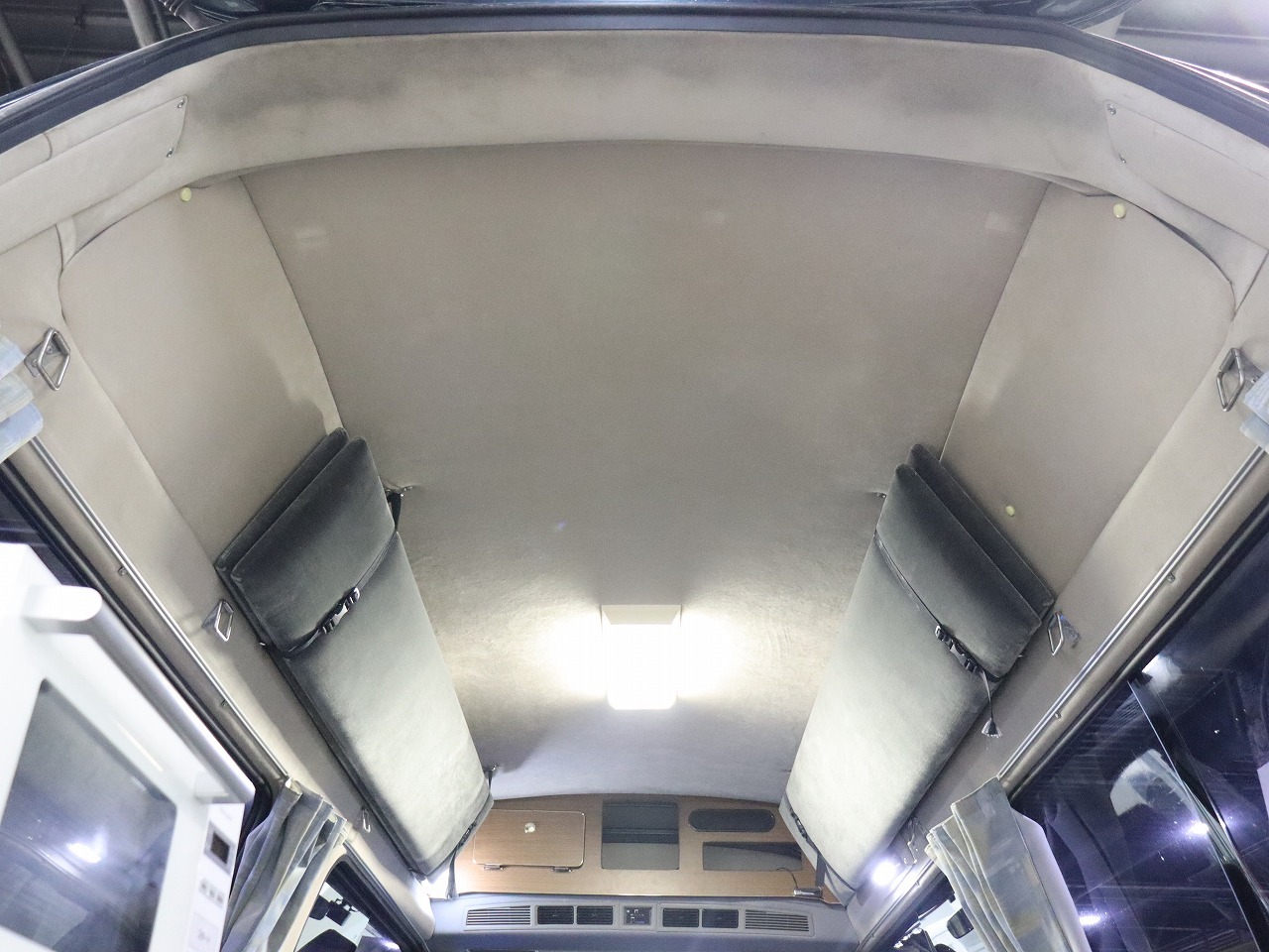 キャンピングカー バンコン ﾊｲｴｰｽ ﾛｰﾀｽRV ｵﾘｼﾞﾅﾙ 4WD　FF　DT