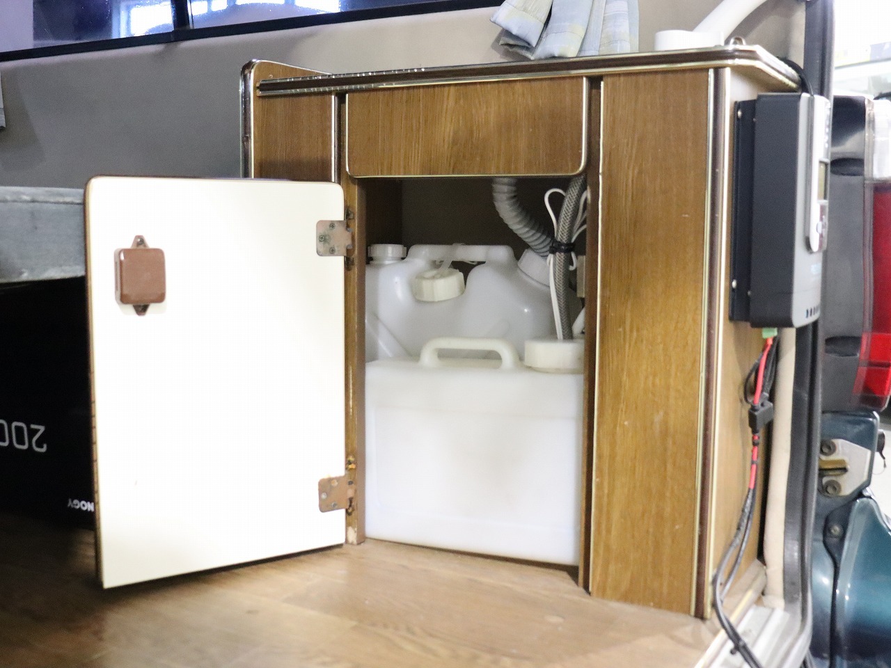 キャンピングカー バンコン ﾊｲｴｰｽ ﾛｰﾀｽRV ｵﾘｼﾞﾅﾙ 4WD　FF　DT