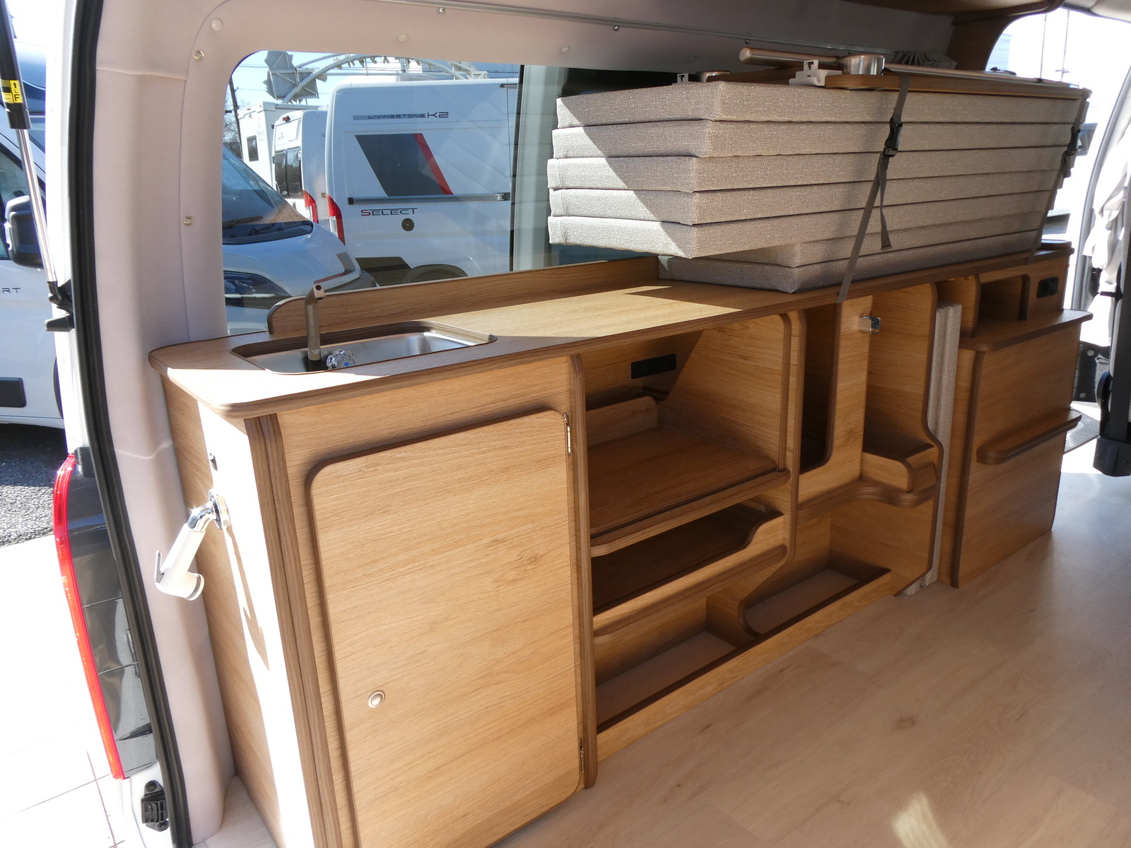 キャンピングカー バンコン FOCS　ﾘﾍﾞﾙﾀ　ｲﾝﾊﾞｰﾀｰ　ﾊﾟﾉﾗﾐｯｸﾋﾞｭｰﾓﾆﾀｰ