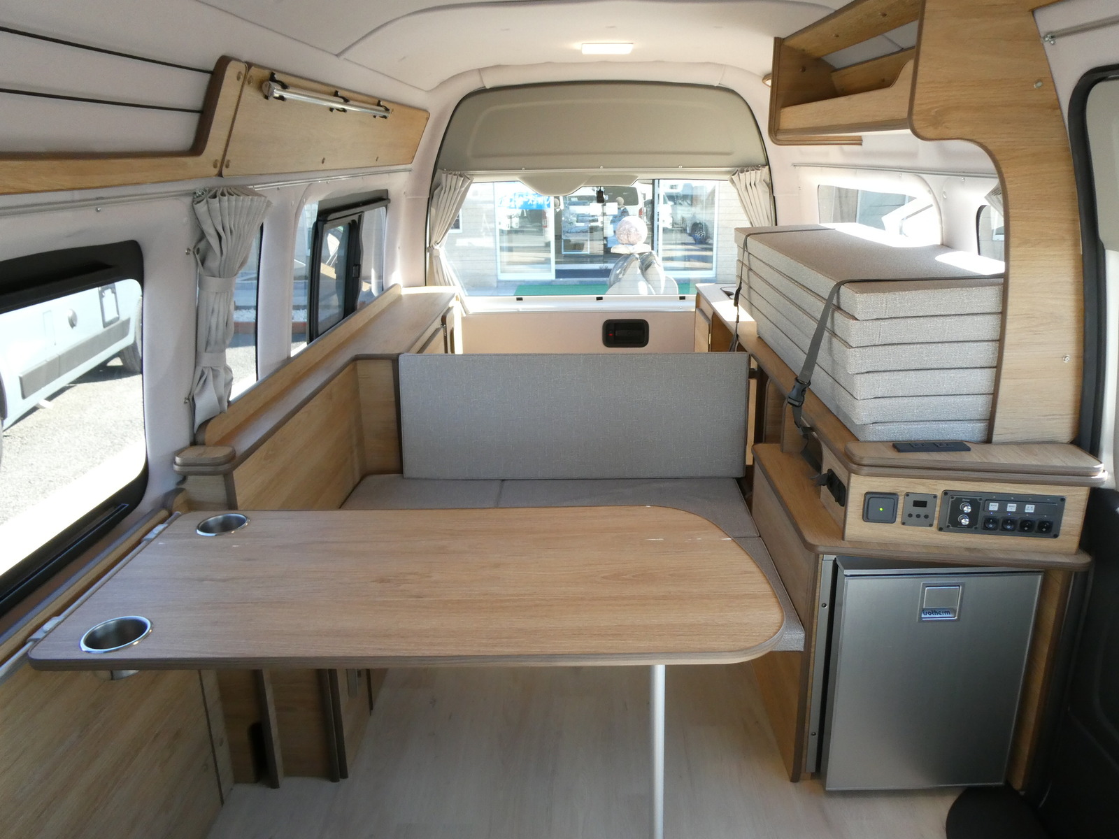 キャンピングカー バンコン FOCS　ﾘﾍﾞﾙﾀ　ｲﾝﾊﾞｰﾀｰ　ﾊﾟﾉﾗﾐｯｸﾋﾞｭｰﾓﾆﾀｰ