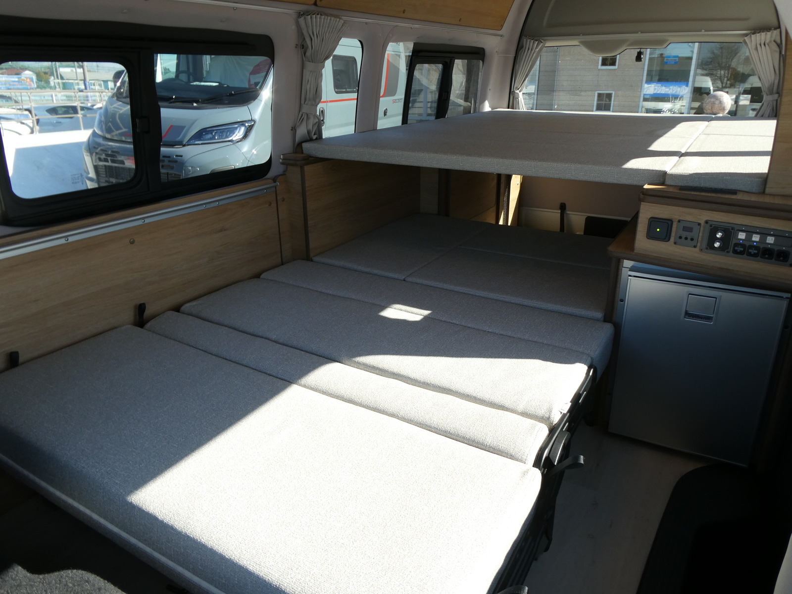 キャンピングカー バンコン FOCS　ﾘﾍﾞﾙﾀ　ｲﾝﾊﾞｰﾀｰ　ﾊﾟﾉﾗﾐｯｸﾋﾞｭｰﾓﾆﾀｰ