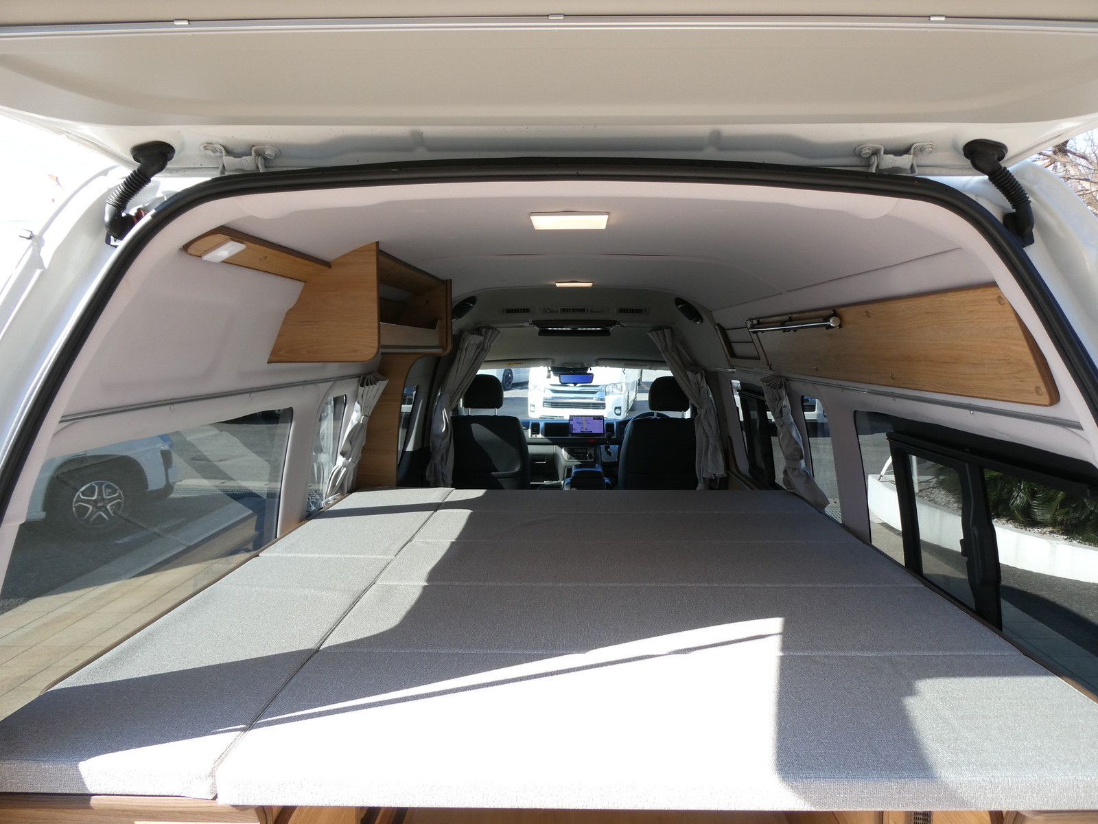 キャンピングカー バンコン FOCS　ﾘﾍﾞﾙﾀ　ｲﾝﾊﾞｰﾀｰ　ﾊﾟﾉﾗﾐｯｸﾋﾞｭｰﾓﾆﾀｰ