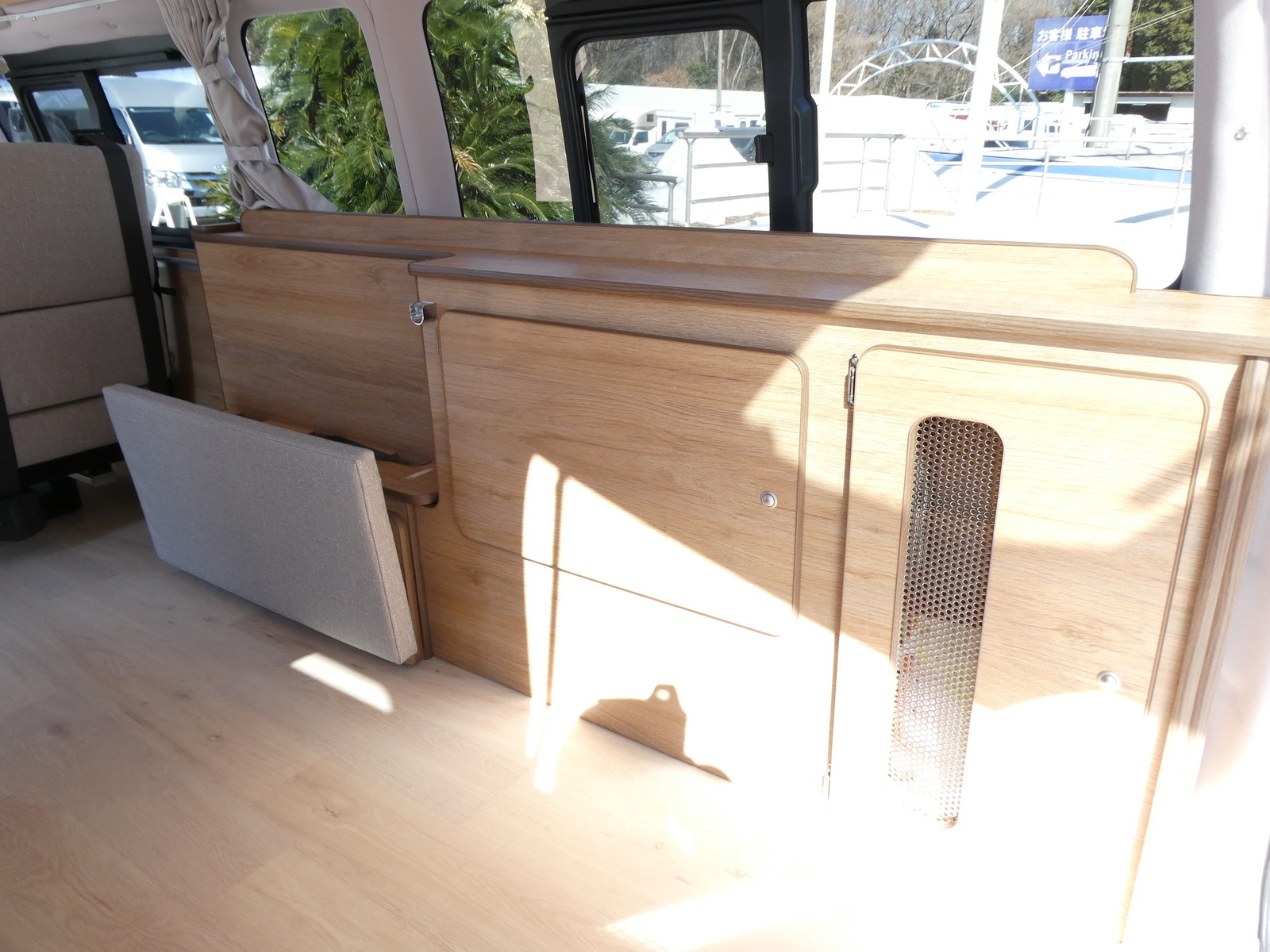 キャンピングカー バンコン FOCS　ﾘﾍﾞﾙﾀ　ｲﾝﾊﾞｰﾀｰ　ﾊﾟﾉﾗﾐｯｸﾋﾞｭｰﾓﾆﾀｰ