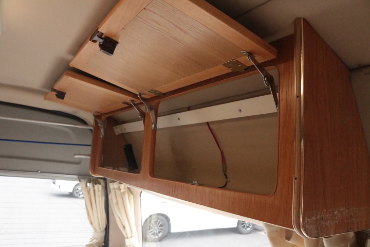 キャンピングカー バンコン ﾊｲｴｰｽ ﾛｰﾀｽRV ｲｰﾗｲｽﾞ FFﾋｰﾀｰ 冷蔵庫