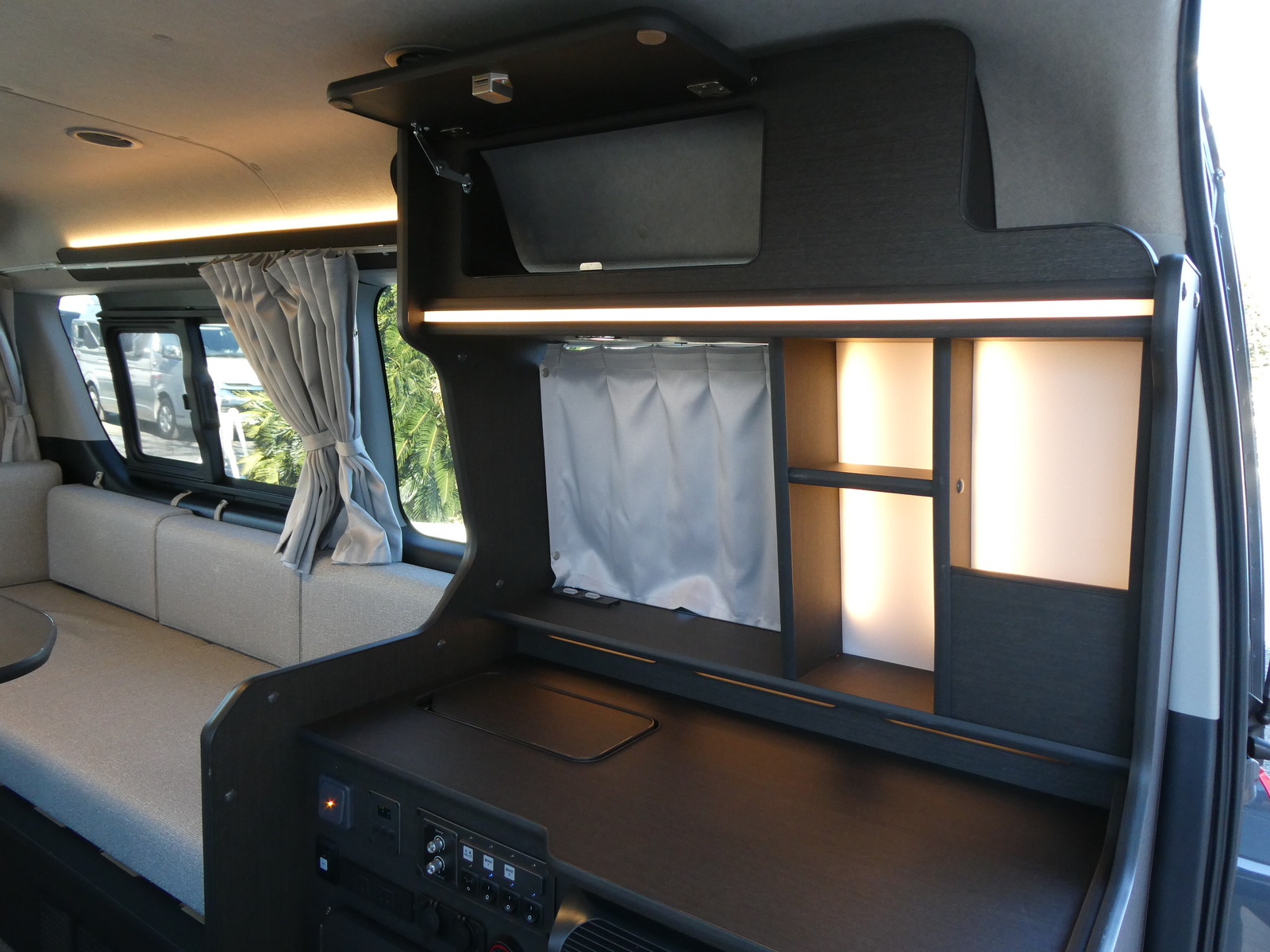 キャンピングカー バンコン FOCS　DS-L　FF　ｸﾙｺﾝ　4WD