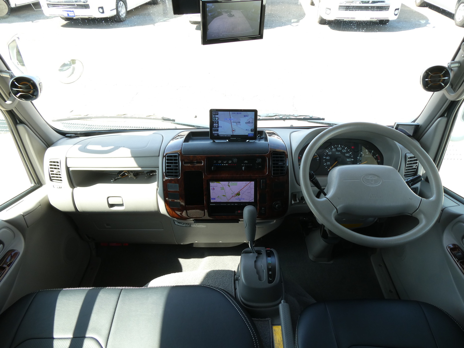 キャンピングカー キャブコン ﾅｯﾂRV　ｽﾃｨﾝｸﾞﾚｲ　窓ｸｰﾗｰ　ｿｰﾗｰﾊﾟﾈﾙ　FF