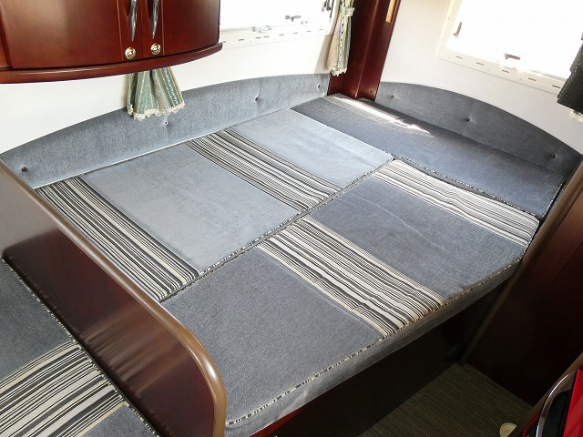 キャンピングカー キャブコン ﾅｯﾂRV　ｽﾃｨﾝｸﾞﾚｲ　窓ｸｰﾗｰ　ｿｰﾗｰﾊﾟﾈﾙ　FF